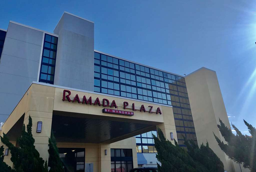 Ramada Plaza By Wyndham Virginia Beach Oceanfront Eksteriør billede
